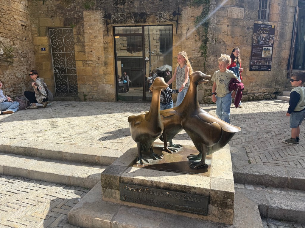 Sarlat Statues des trois Oies