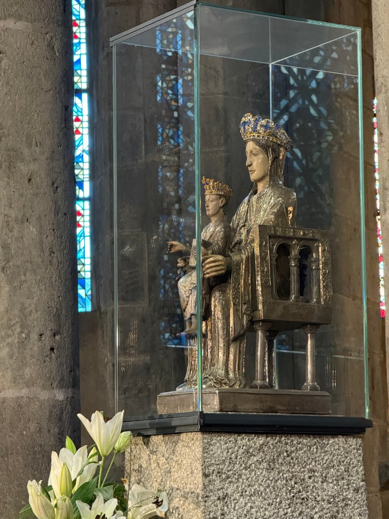 Orcival Basilique Notre-Dame Vierge en Majesté
